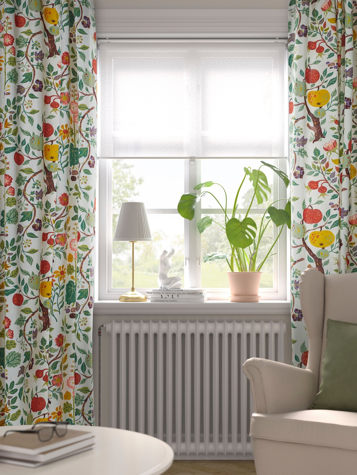 A brass/white ÅRSTID table lamp