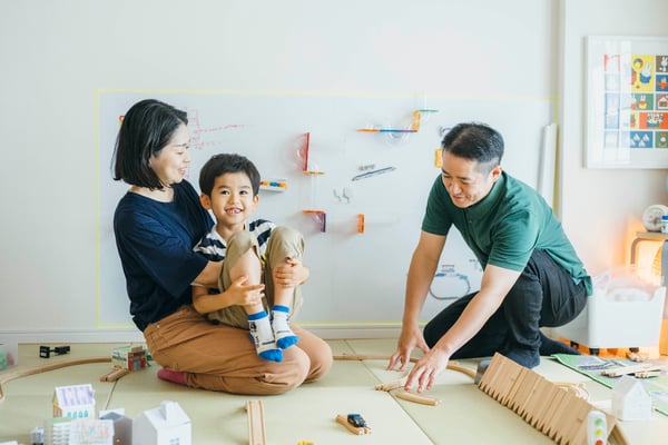 楽し気に話すご家族の様子。