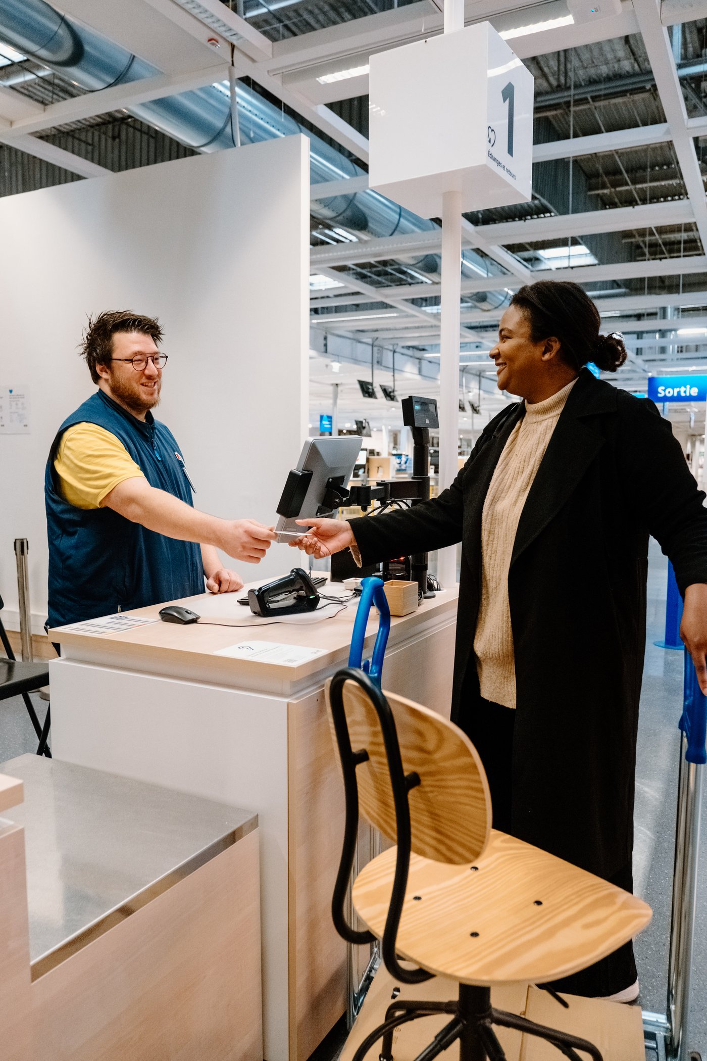 Client avec collaborateur IKEA
