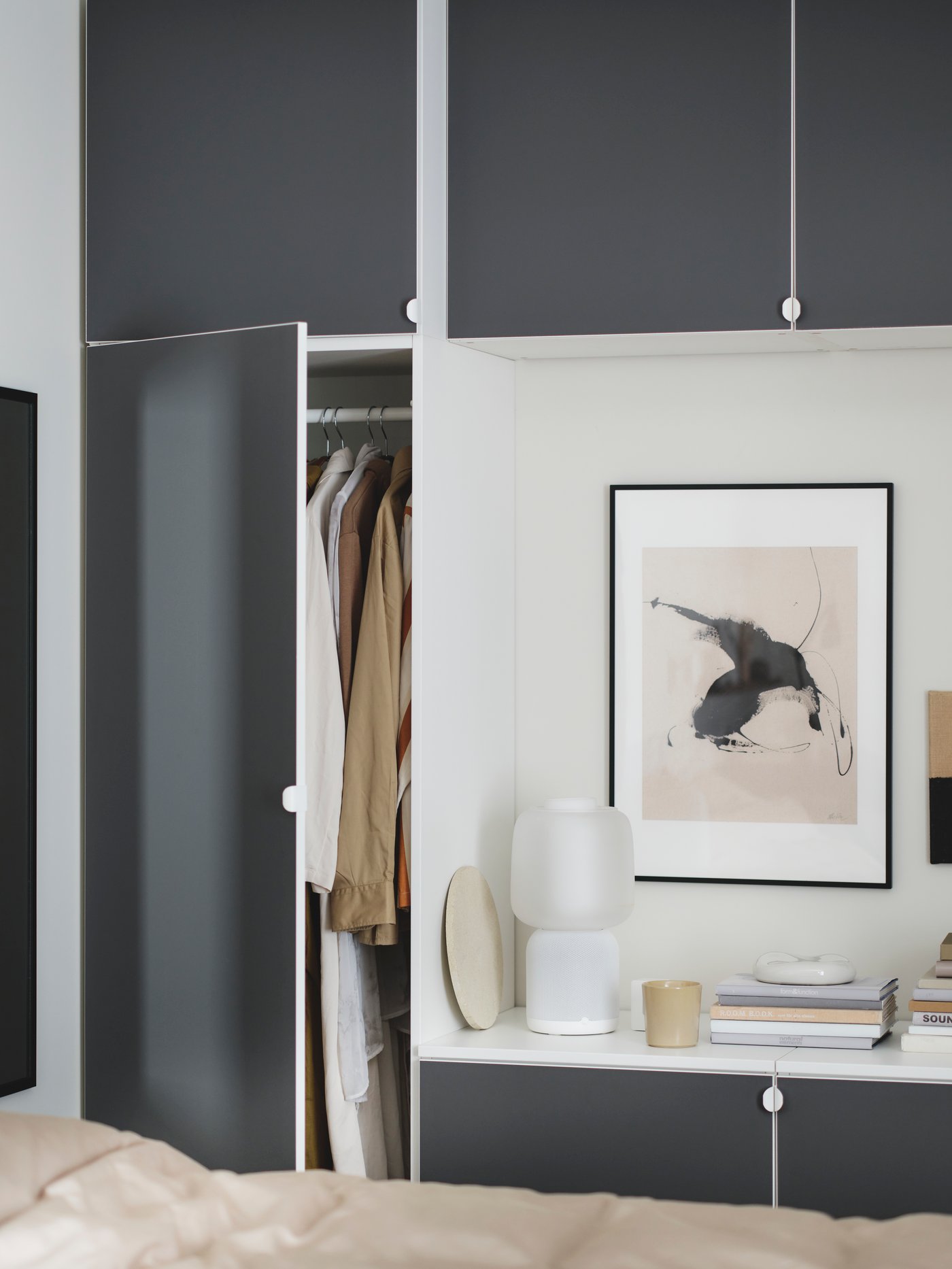 A black LOMVIKEN frame