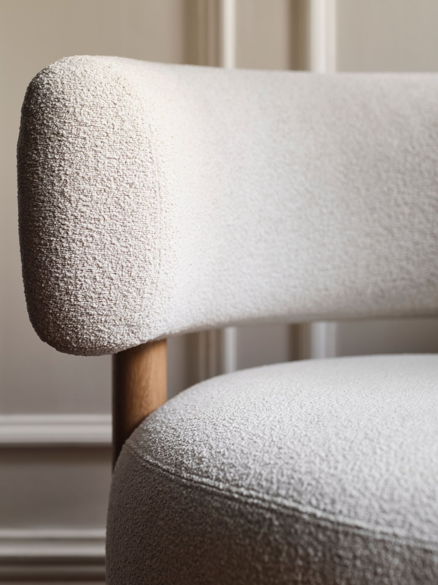 A Djurmo grey/white STOCKHOLM 2025 armchair