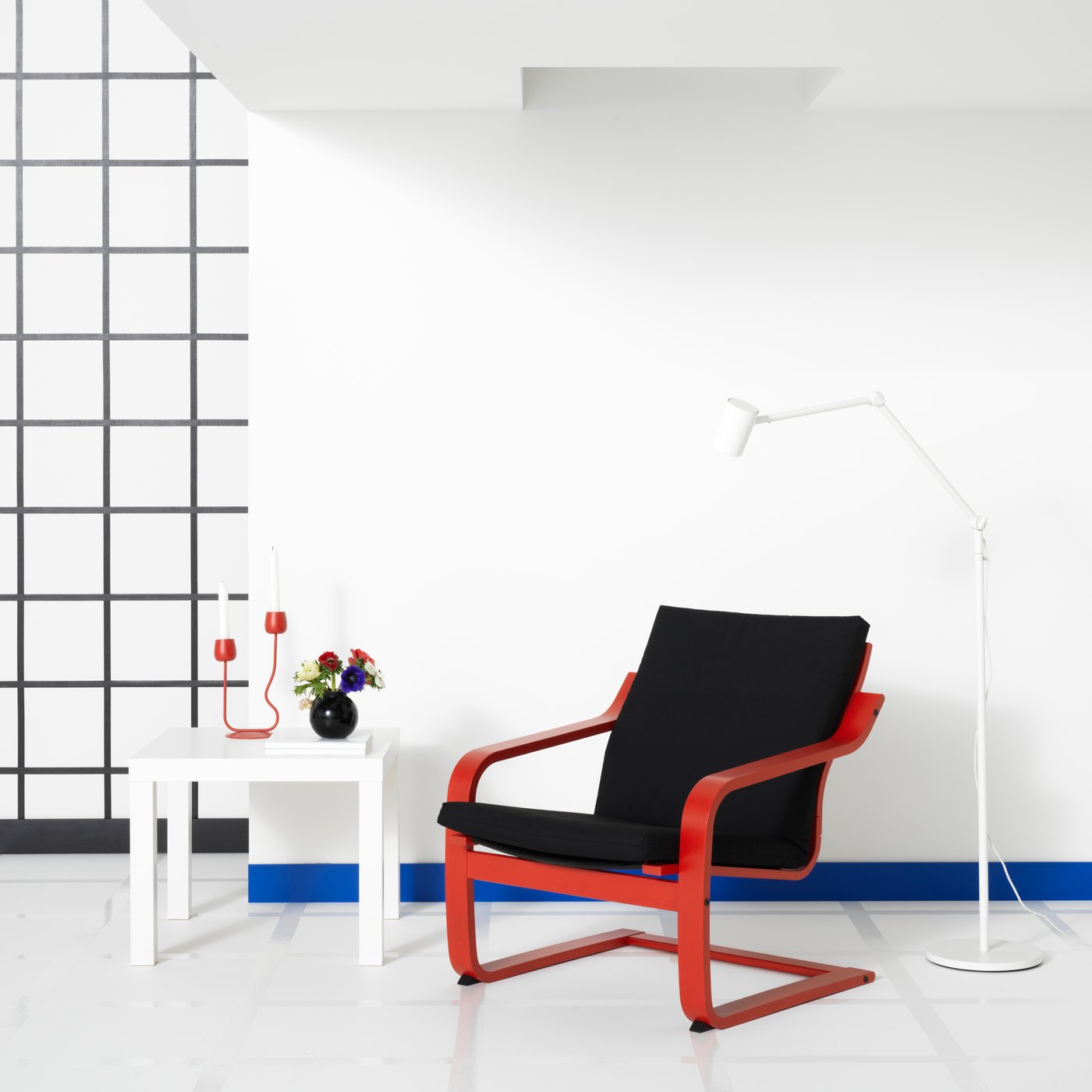 IKEA POÄNG fåtölj med låg rygg, röd/vissle svart, rödlaserad