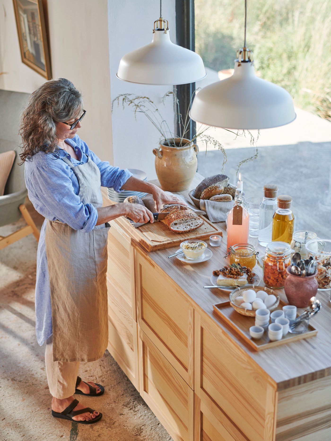 A bamboo APTITLIG butcher's block in the kitchen