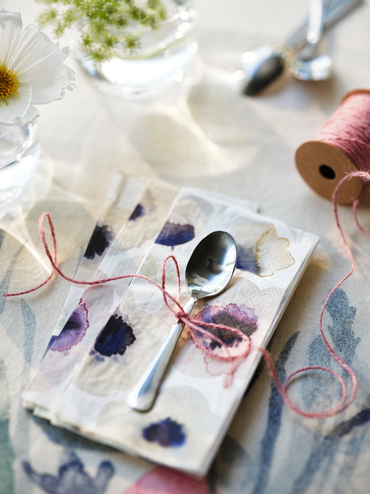 A patterned flower/multicolour SOMMARFLOX paper napkin
