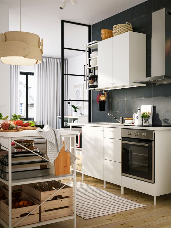 A stainless steel KONCIS roasting tin