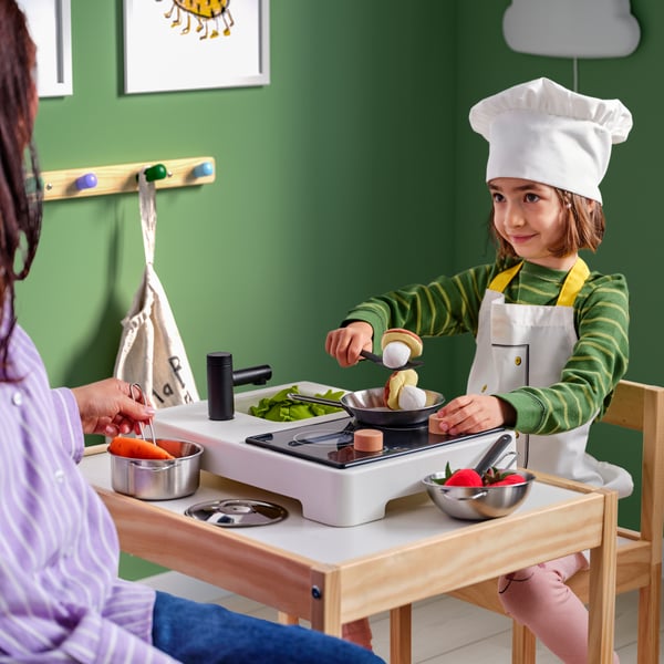Daily Arts & Crafts Workshops for Kids 