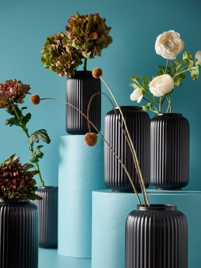 A black STILREN vase