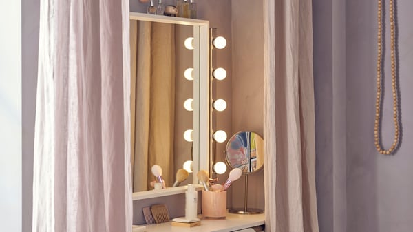 A chrome-plated MUSIK wall lamp