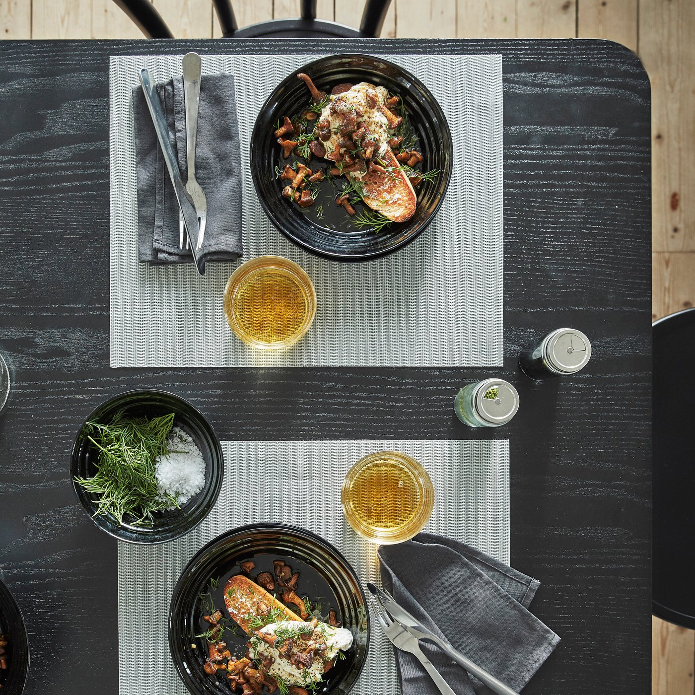 A black NÄTBARB deep plate