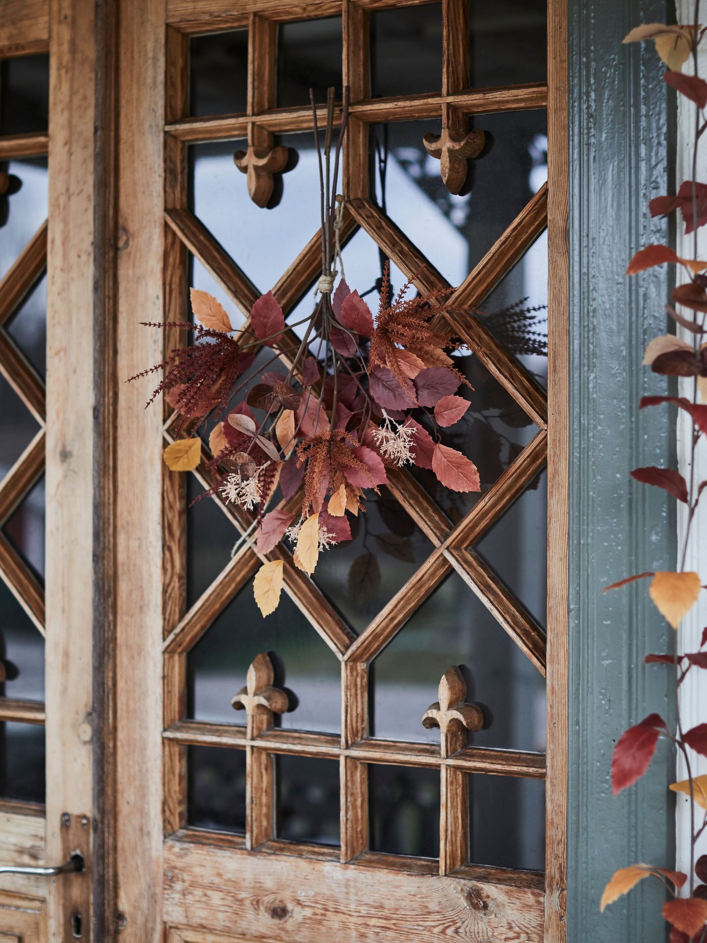 An in/outdoor mixed colours HÖSTAGILLE artificial garland.
