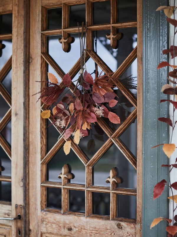 An in/outdoor mixed colours HÖSTAGILLE artificial garland