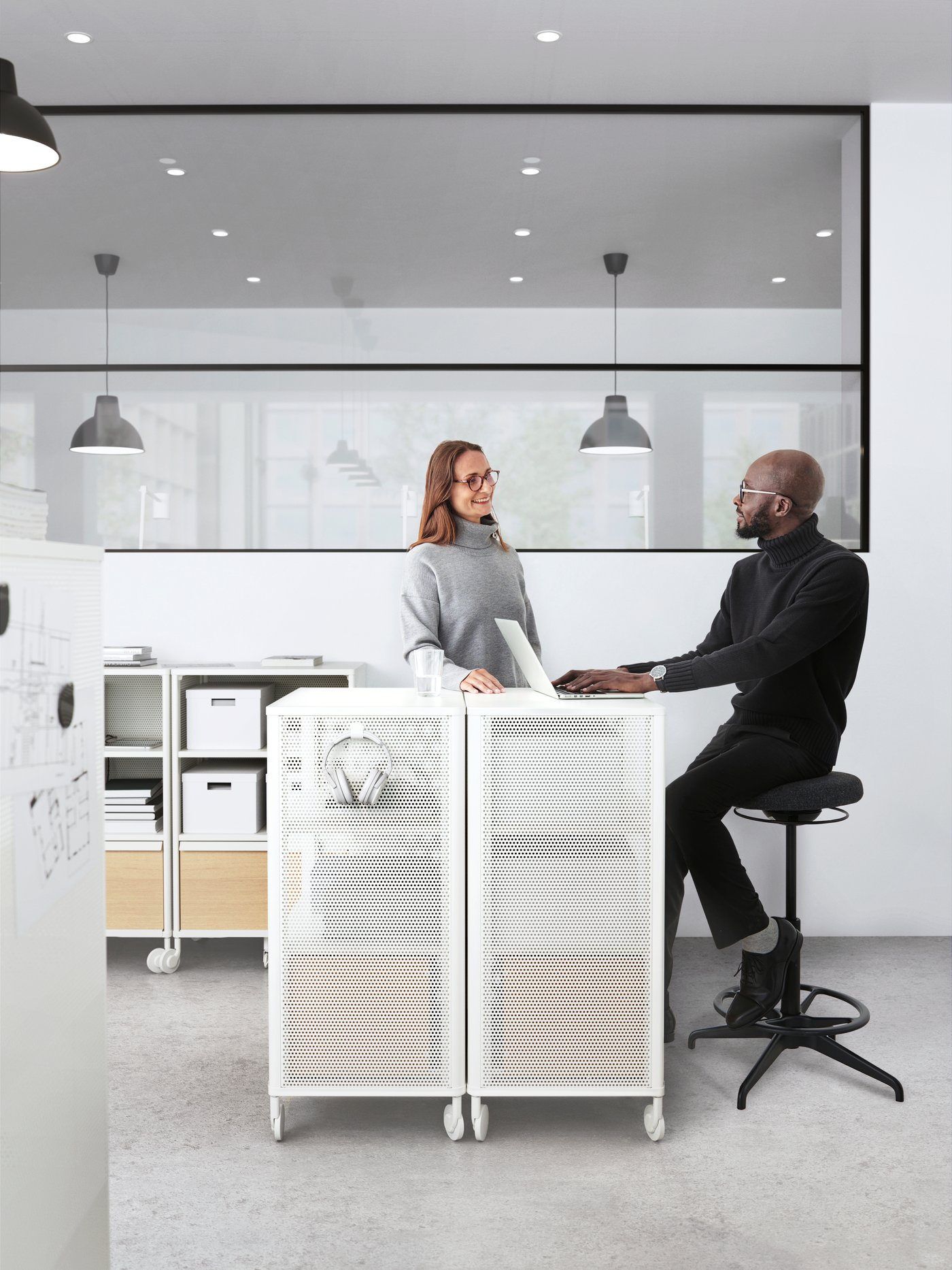 A Gunnared dark grey LIDKULLEN active sit/stand support in the home office