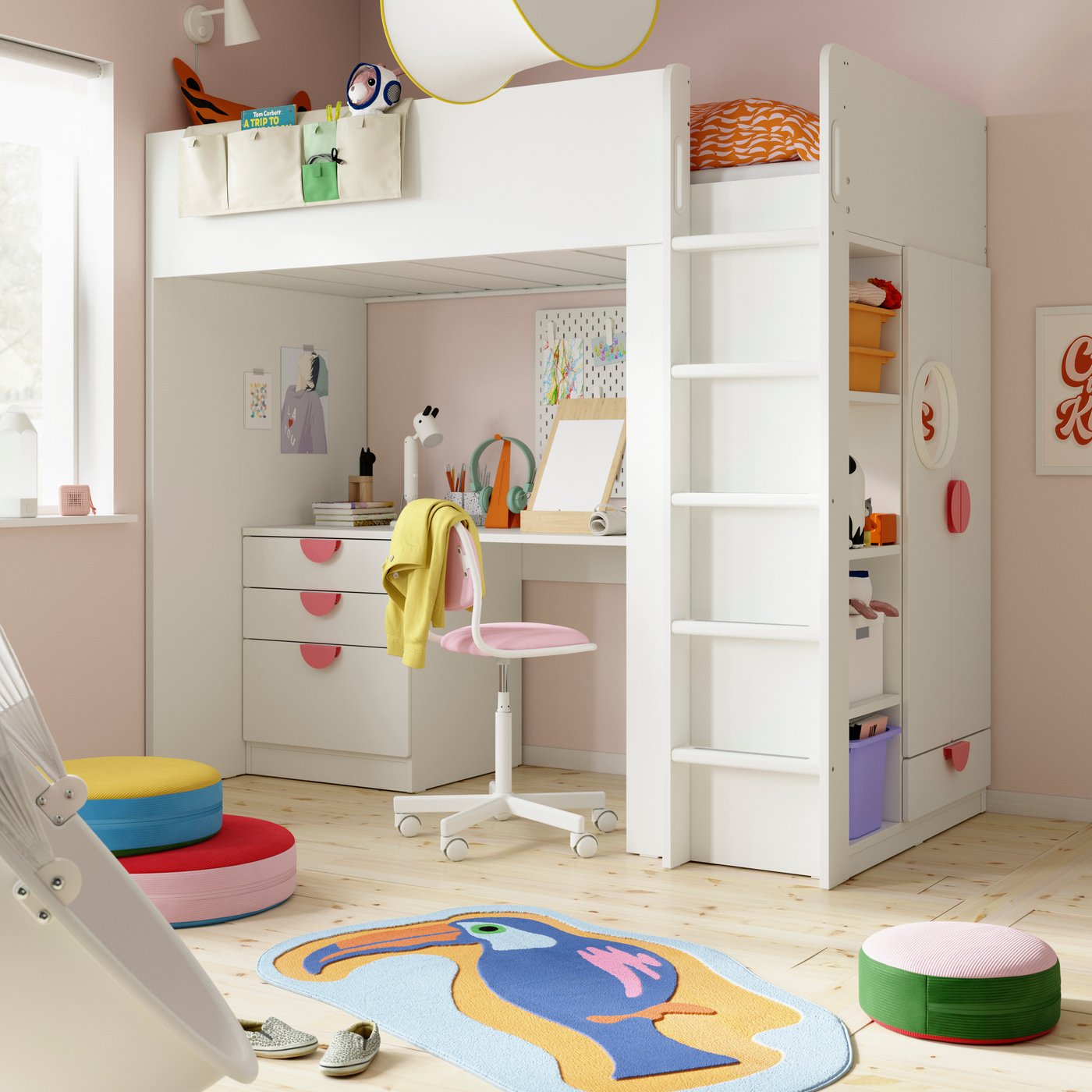 SMASTAD cama con escritorio y accesorios GREJSIMOJS