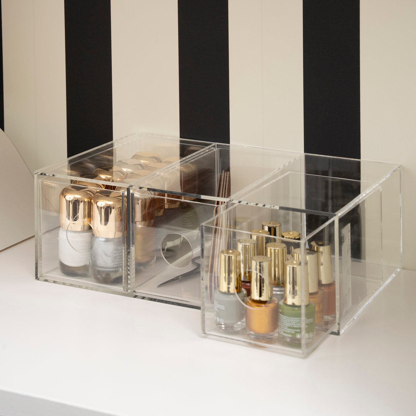 A MOJAN make-up storage with 3 drawers