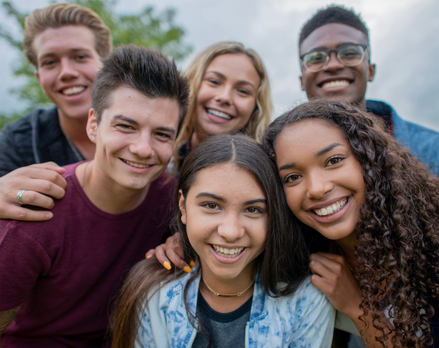 A group of young people smiling.