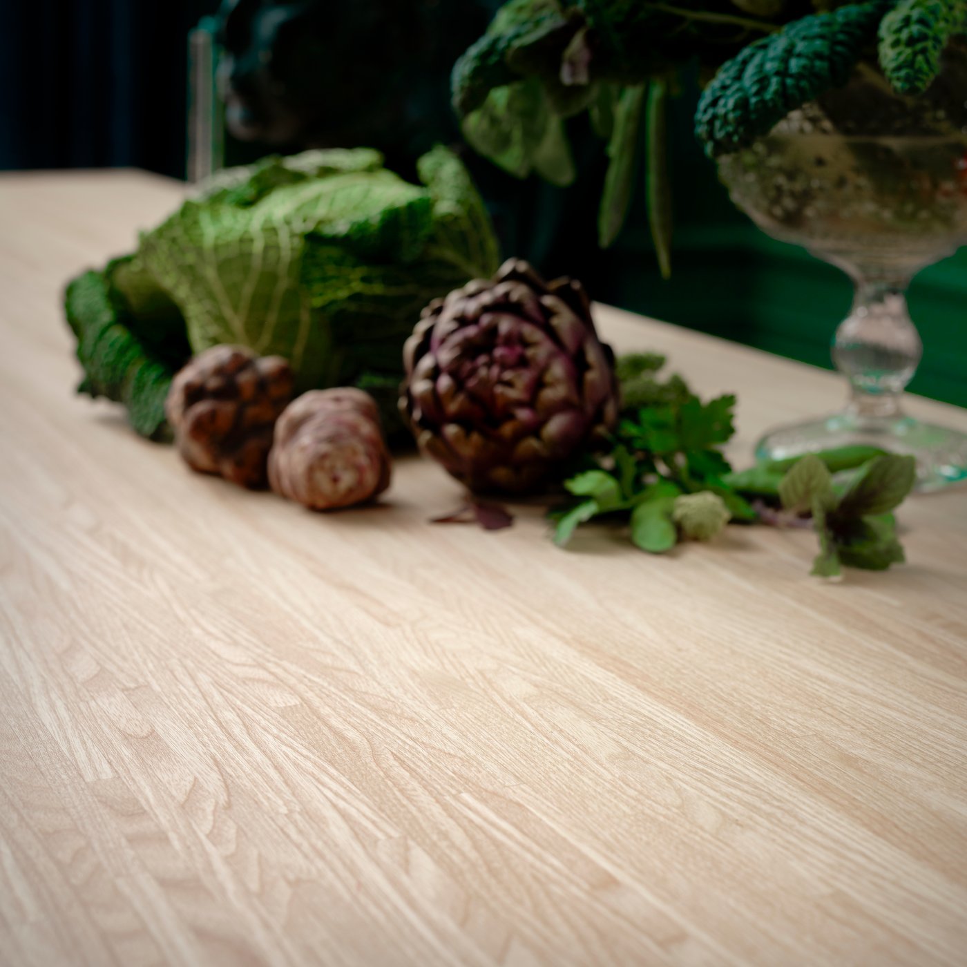 An ash/veneer PINNARP worktop in the dining room