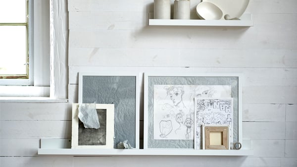 A white MOSSLANDA picture ledge