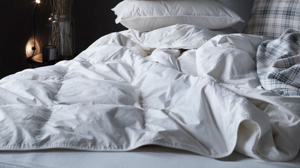 A FJÄLLBRÄCKA duvet, extra warm in the bedroom.