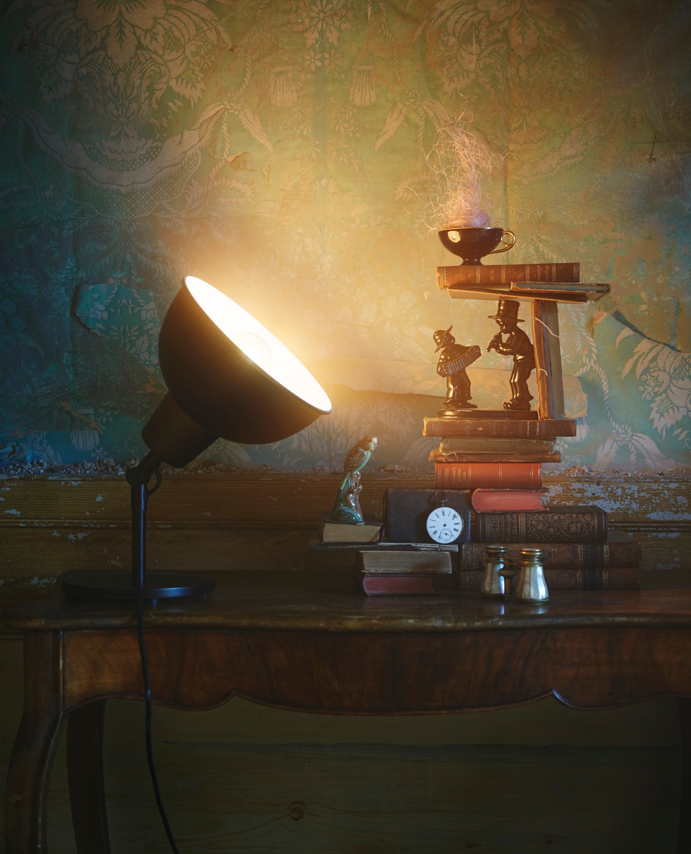 En sort SKURUP bord-/væglampe