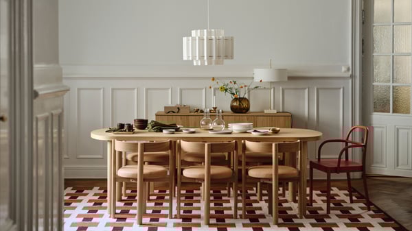 An oak/leather STOCKHOLM 2025 chair in the dining room
