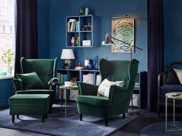 A silver-colour RICKARUM table lamp in the living room