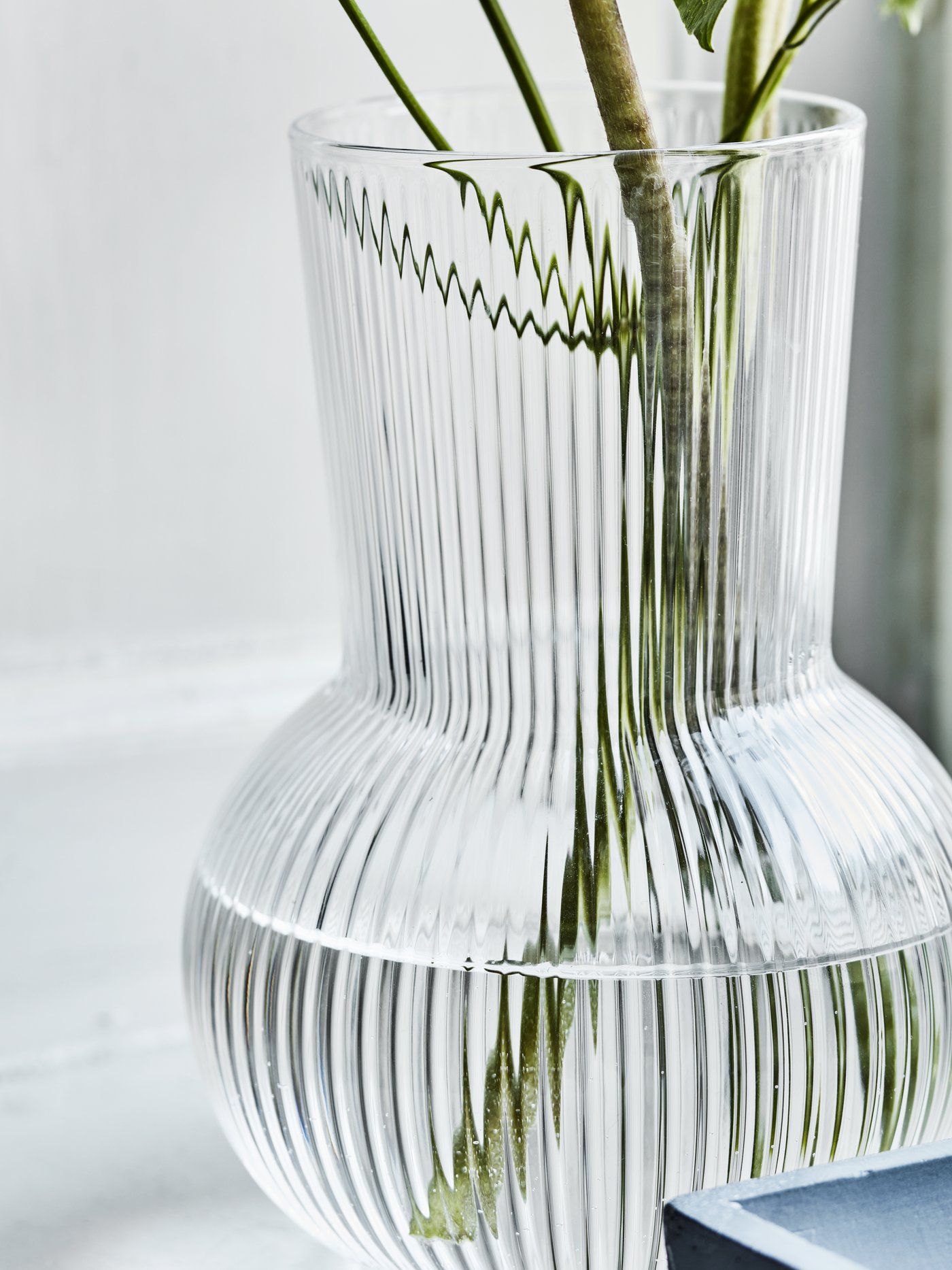 A clear glass PÅDRAG vase