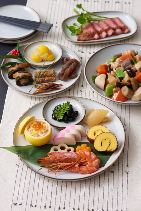 A grey GLADELIG plate