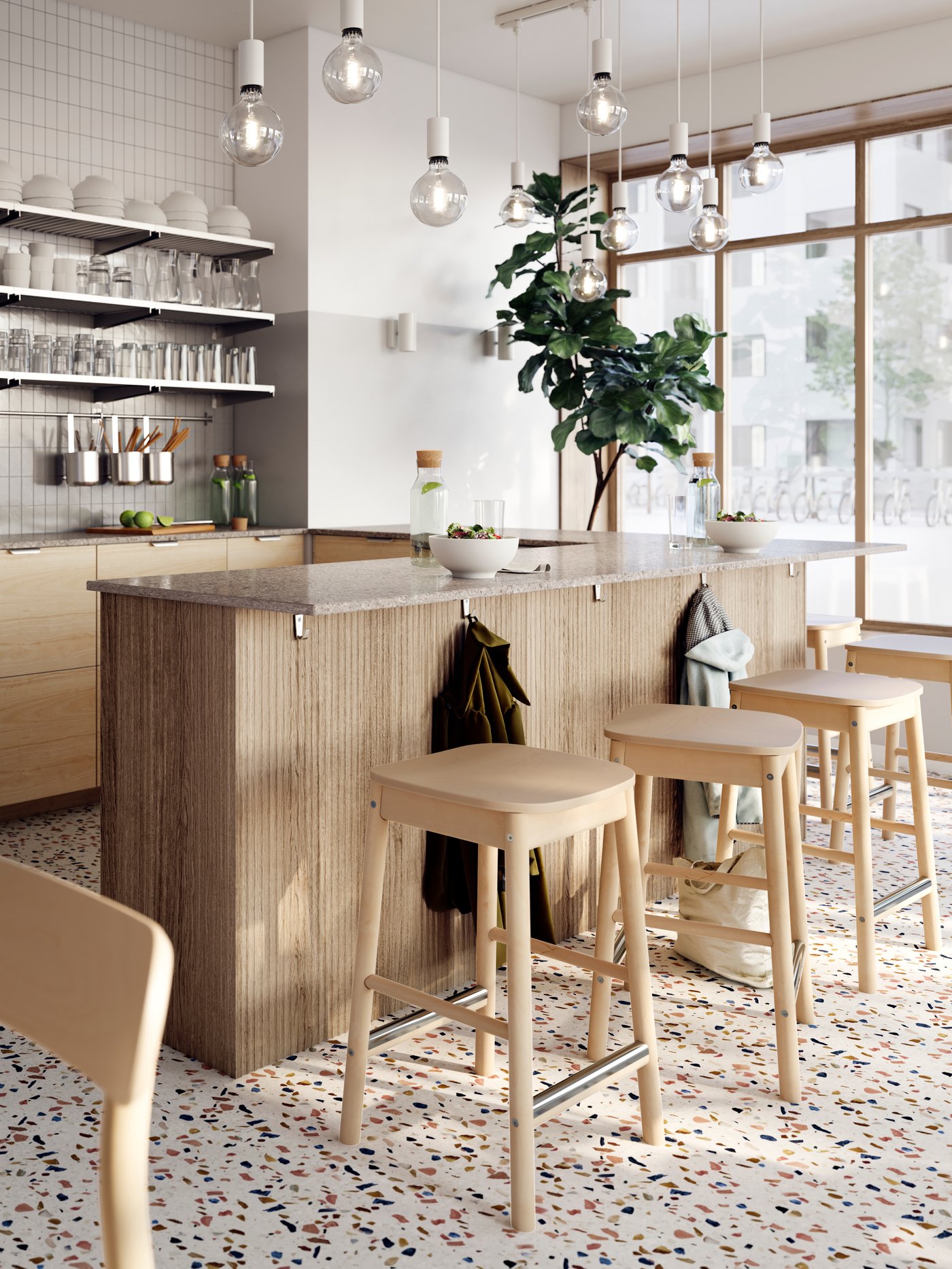 IKEA 円形カウンターテーブル 昼夜営業のスタイリッシュなカフェのインテリア｜IKEA【公式