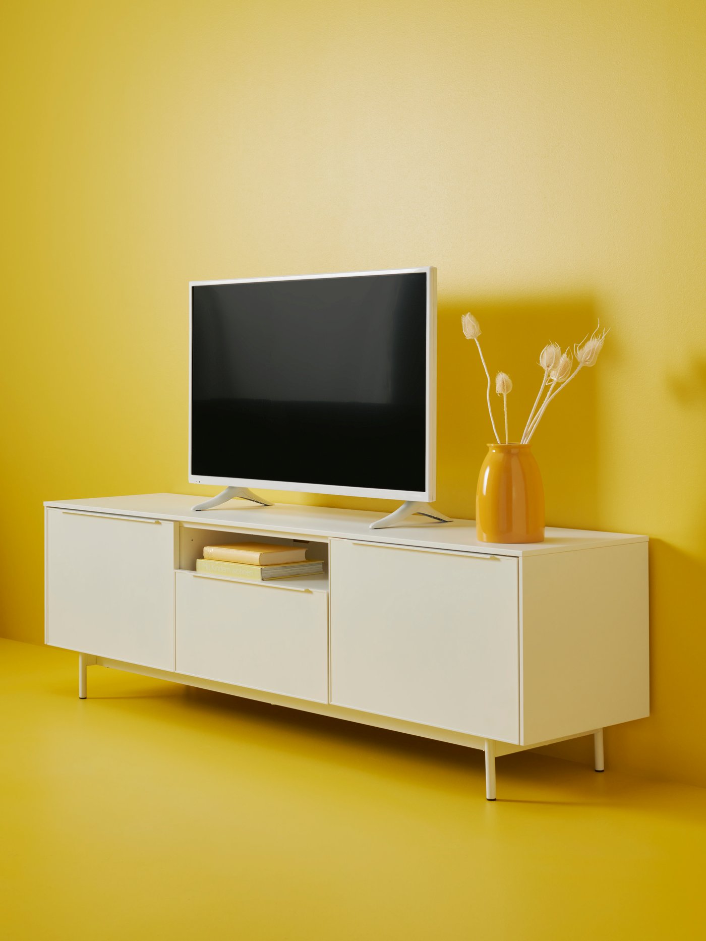 A white TRYCKARE TV bench