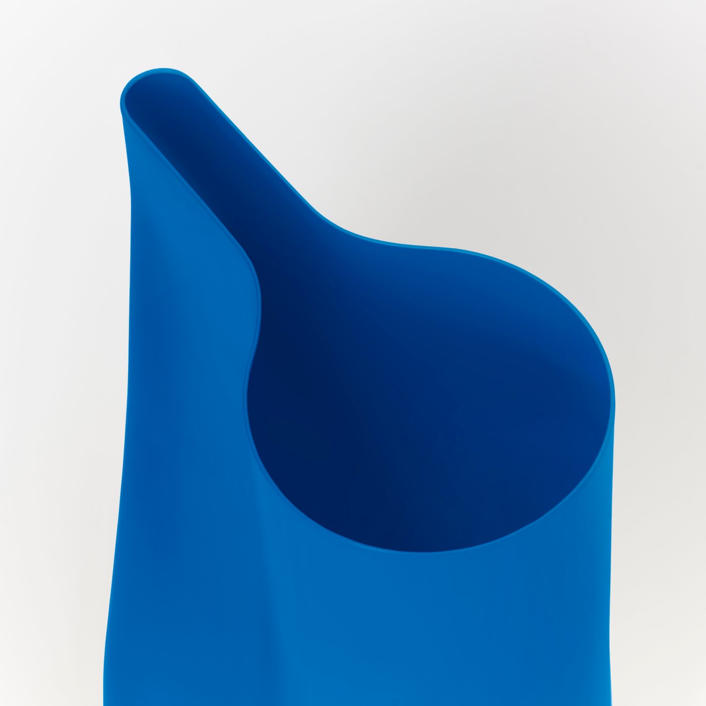 Un vase/arrosoir CHILIFRUKT bleu vif