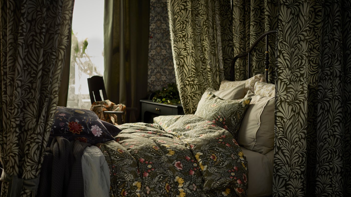 Cortinas TRÅGSPINNARE con hojas verde oscuro, 1 par