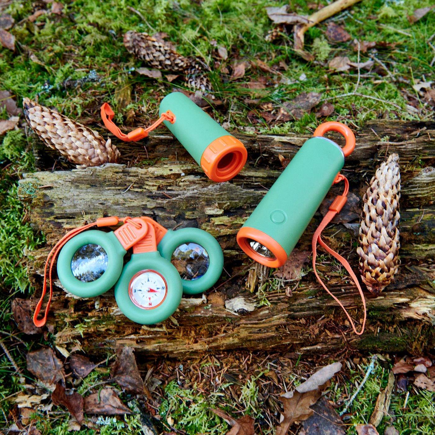 A green/orange MAJBAGGE 3-piece nature exploration set