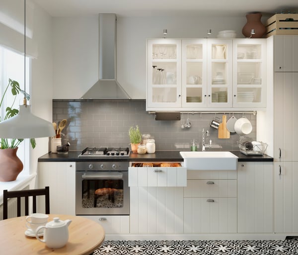 A stainless steel MATTRADITION wall mounted extractor hood