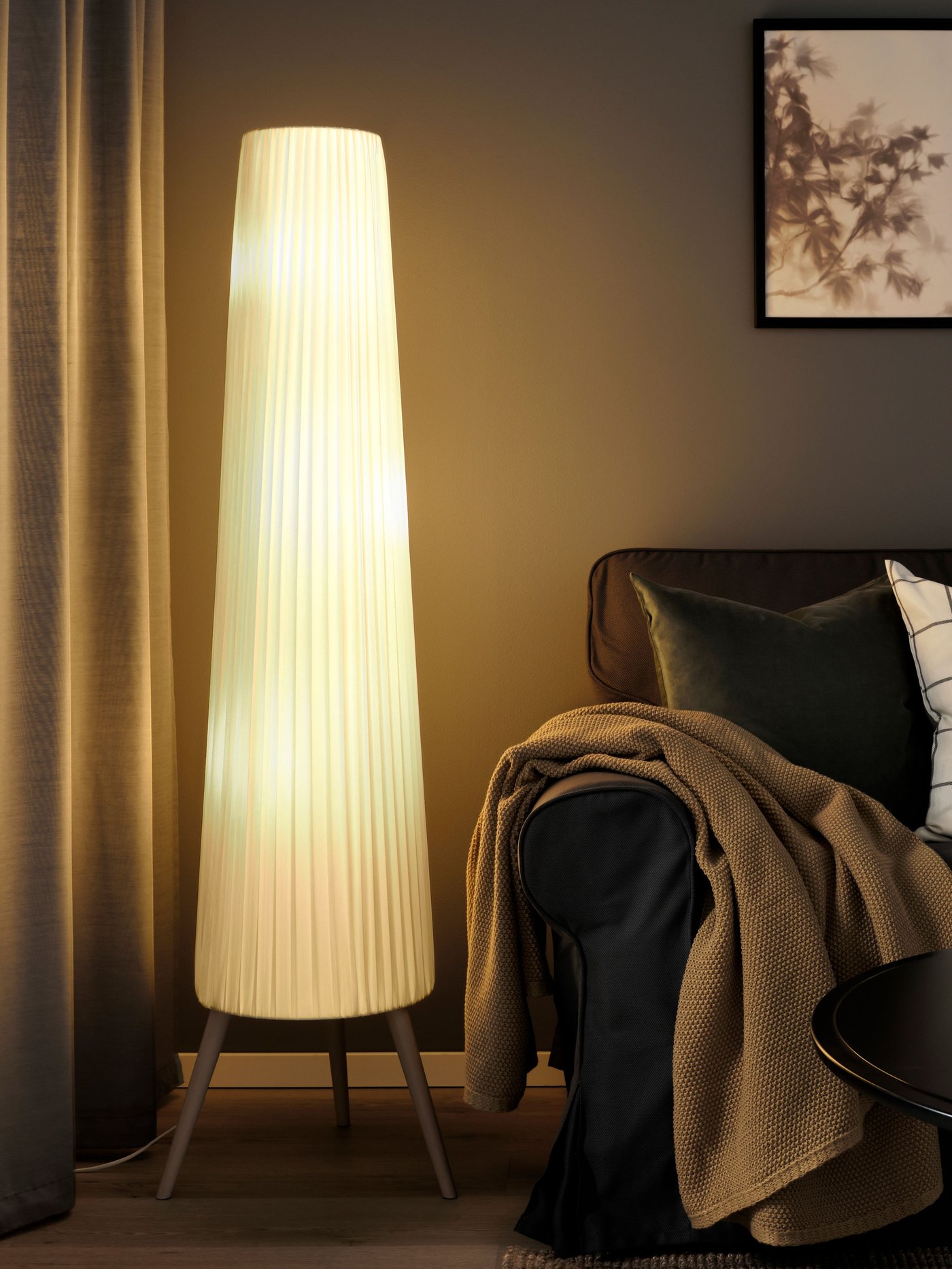 A beech/white ÖKENSAND floor lamp