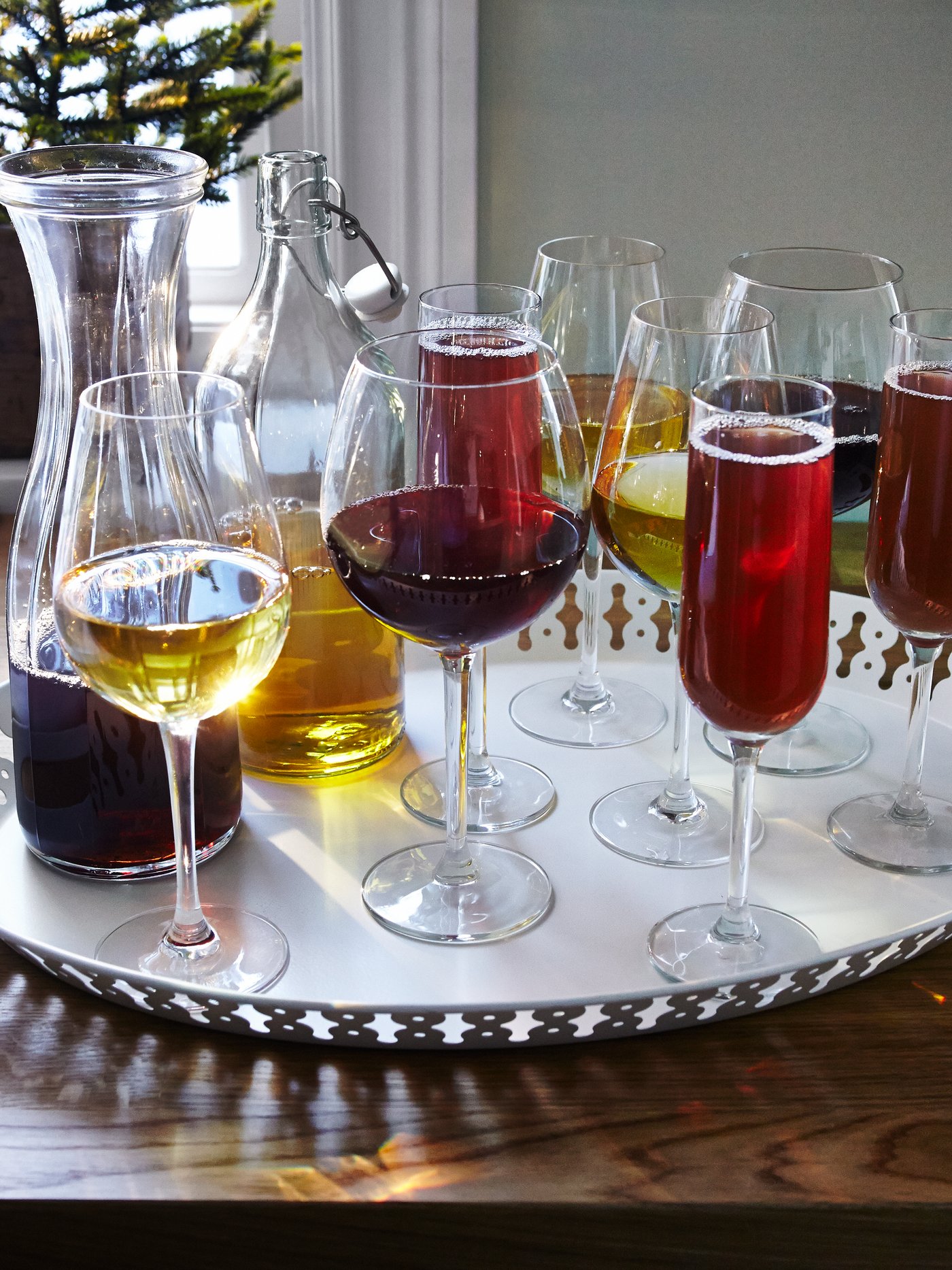 A clear glass LÖNSAM carafe