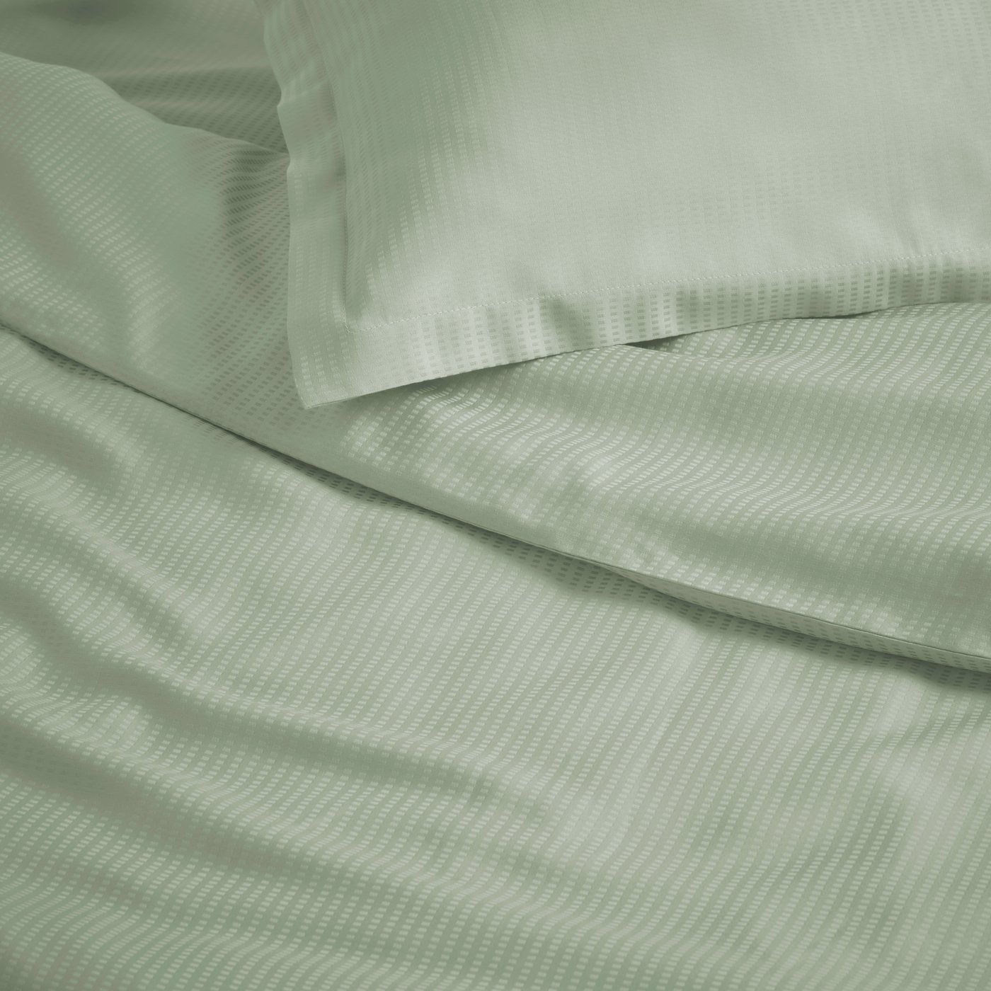 A light grey-green LÄKEVÄNDEROT duvet cover and pillowcase in the NA