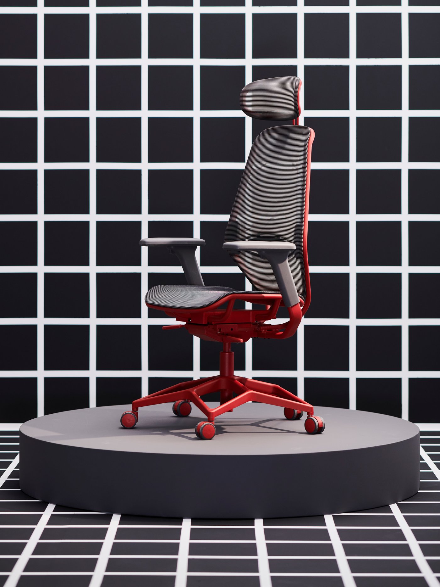 A black HUVUDSPELARE gaming chair