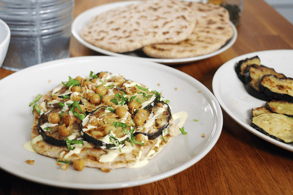 KNÅDA flatbread, served with cucumber slices, grilled vegetables, chickpeas and zero-waste mayo