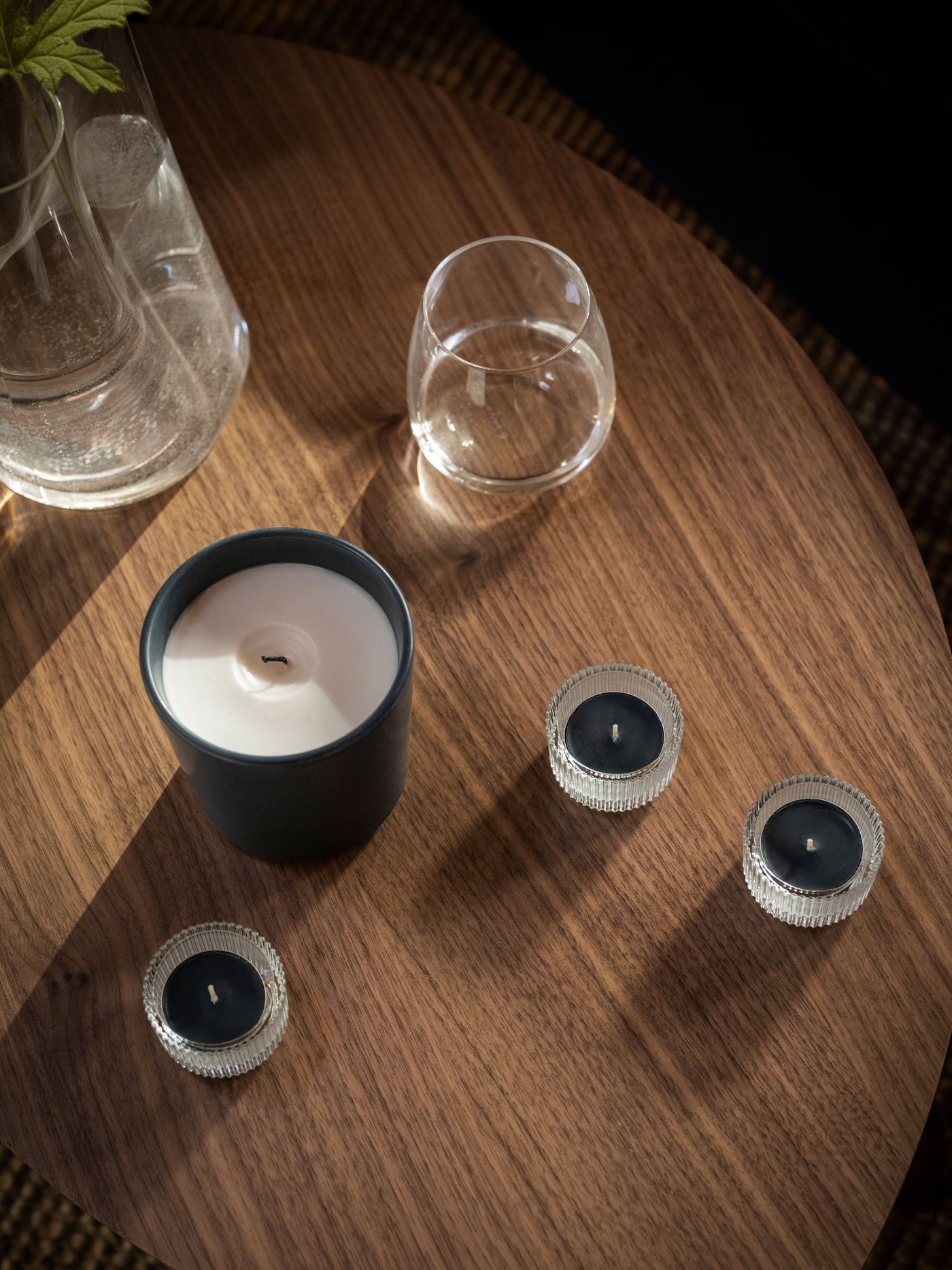 A Vetiver & geranium/black-turquoise FRUKTSKOG scented candle in ceramic jar