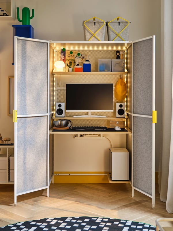 A light grey/white BRÄNNBOLL gaming station in the home office