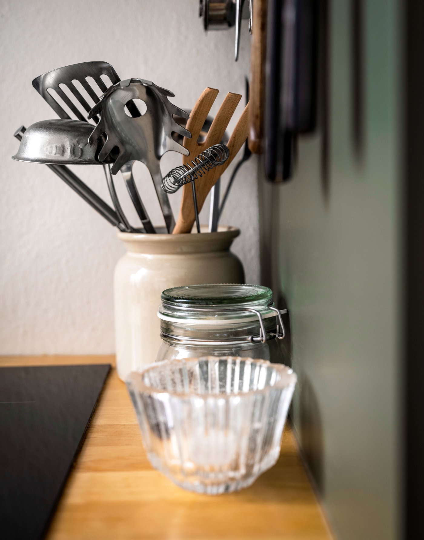 En beige BRUGDHAJ bestickhållare