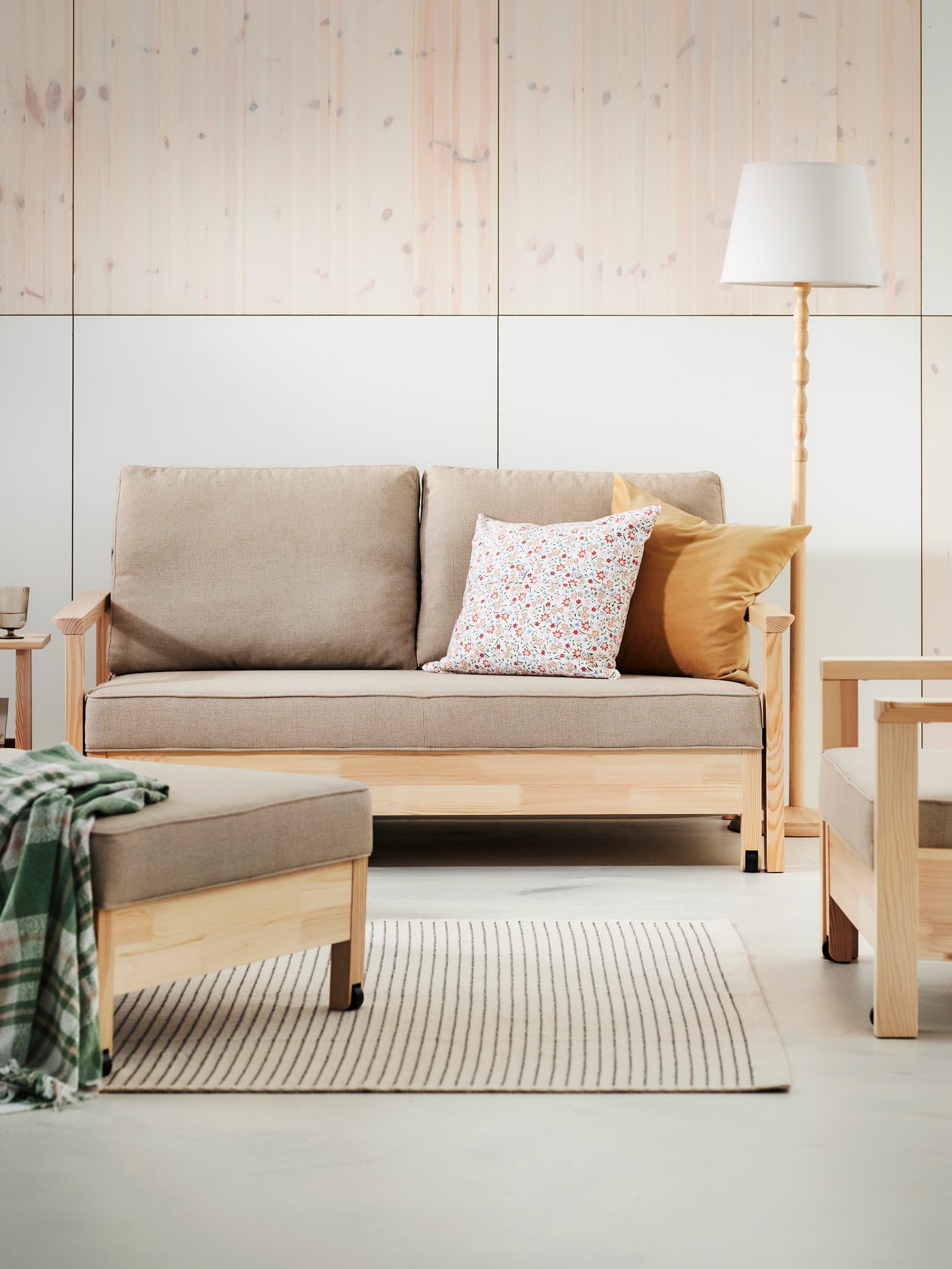 An ash/white KINNAHULT floor lamp in the living room