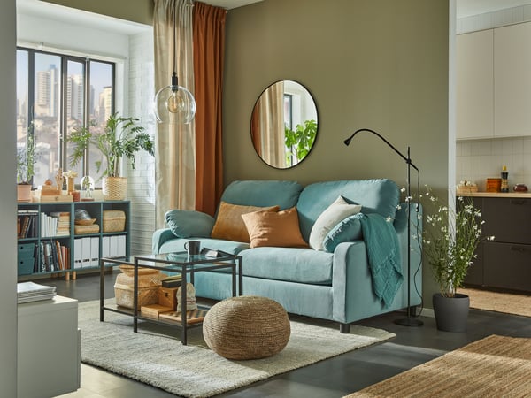 Tapis LINDELSE de couleur naturelle/beige, à poils longs, dans le salon