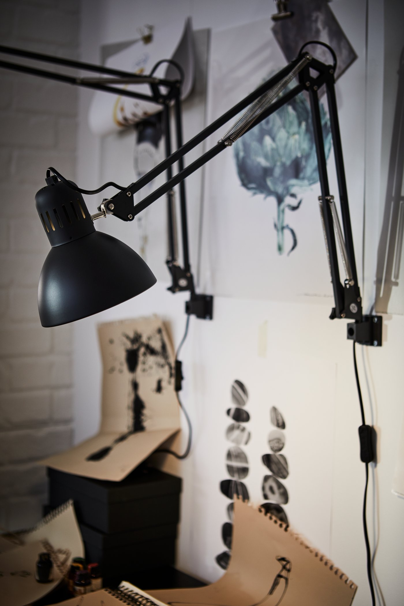 A dark grey TERTIAL work lamp in the home office