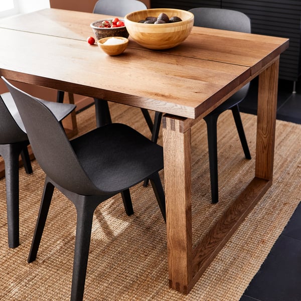 Een bamboe BLANDA MATT serveerschaal in de eetkamer