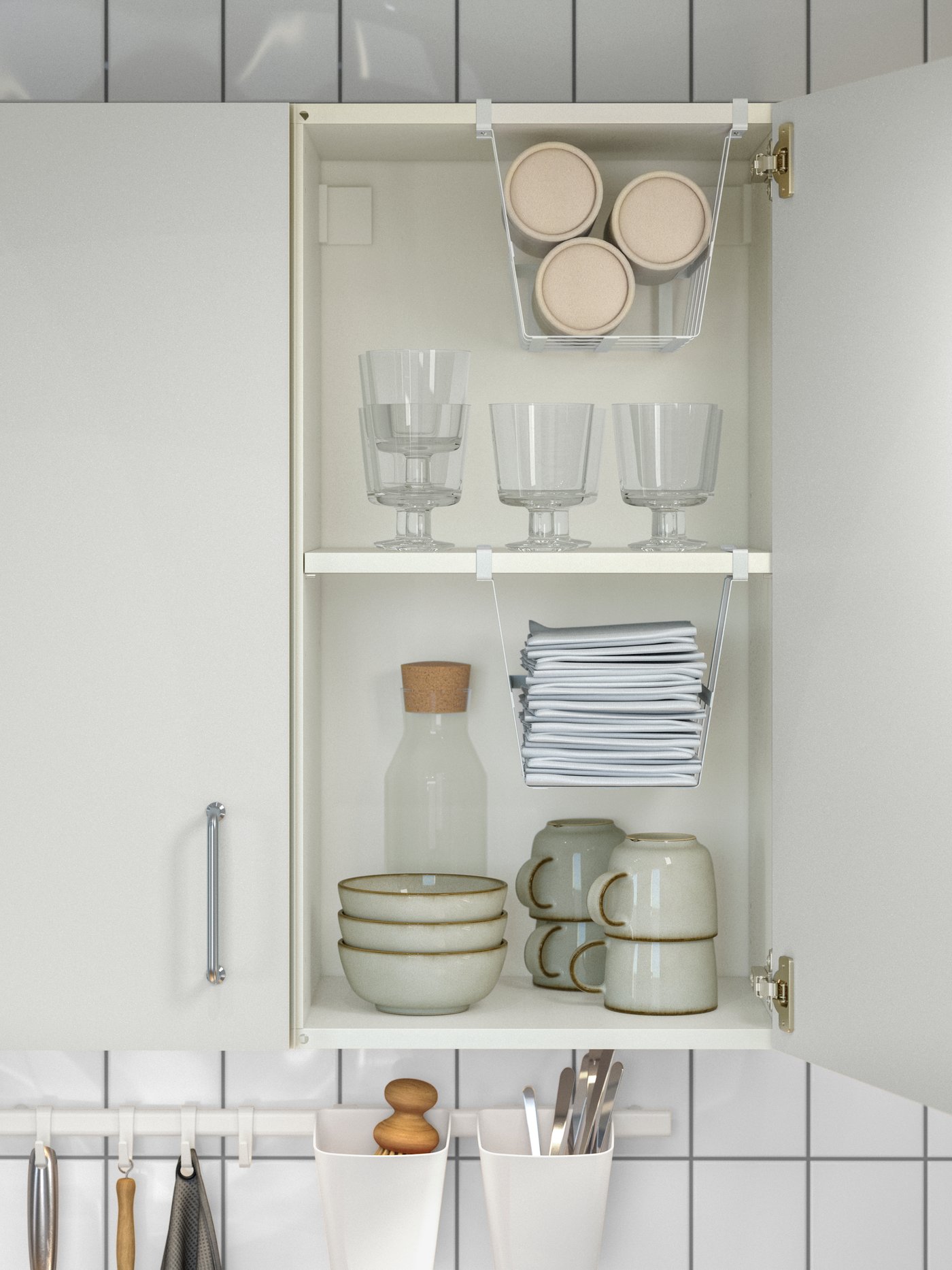 Une tasse GLADELIG grise dans la cuisine