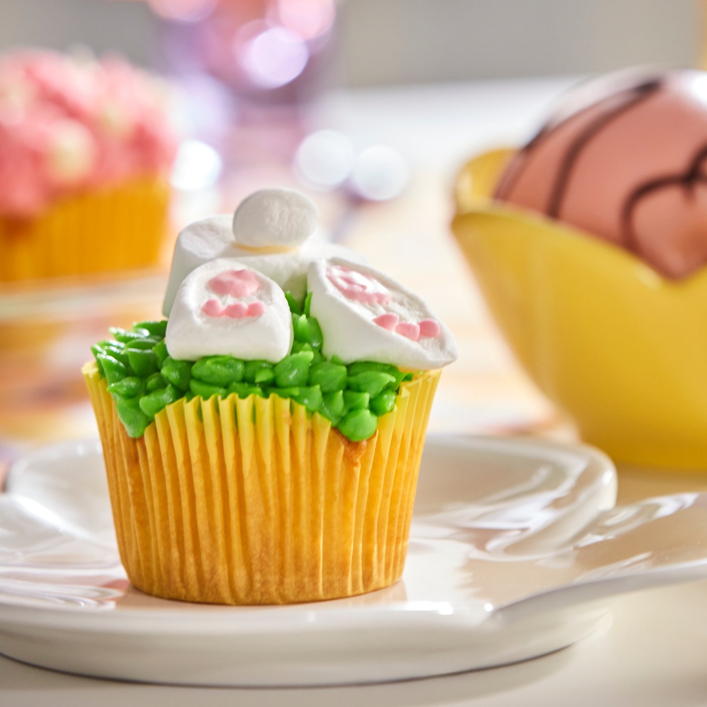 A multicolour TJÄRLEK baking cup