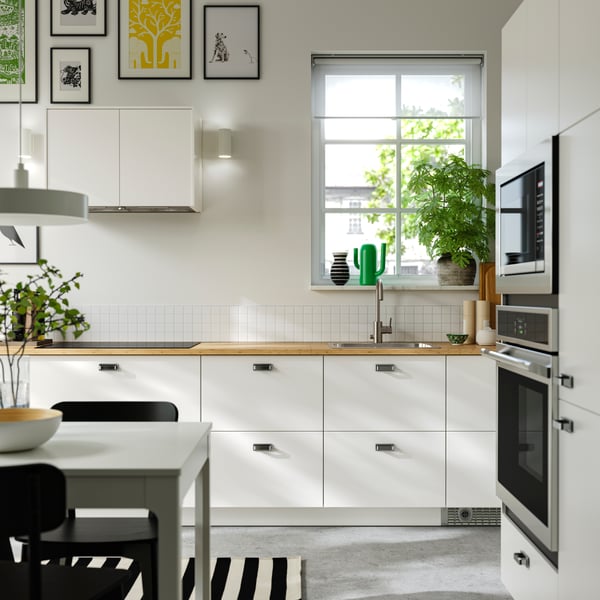 A wireless dimmable white spectrum/white NYMÅNE LED pendant lamp in the kitchen