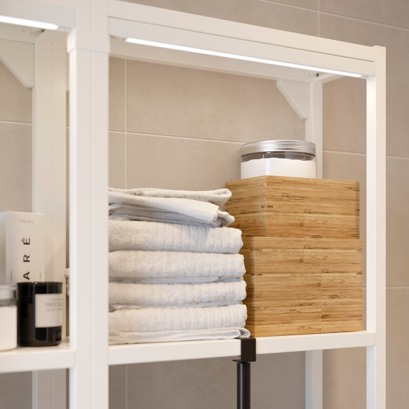 A white SALVIKEN bath sheet in the bathroom