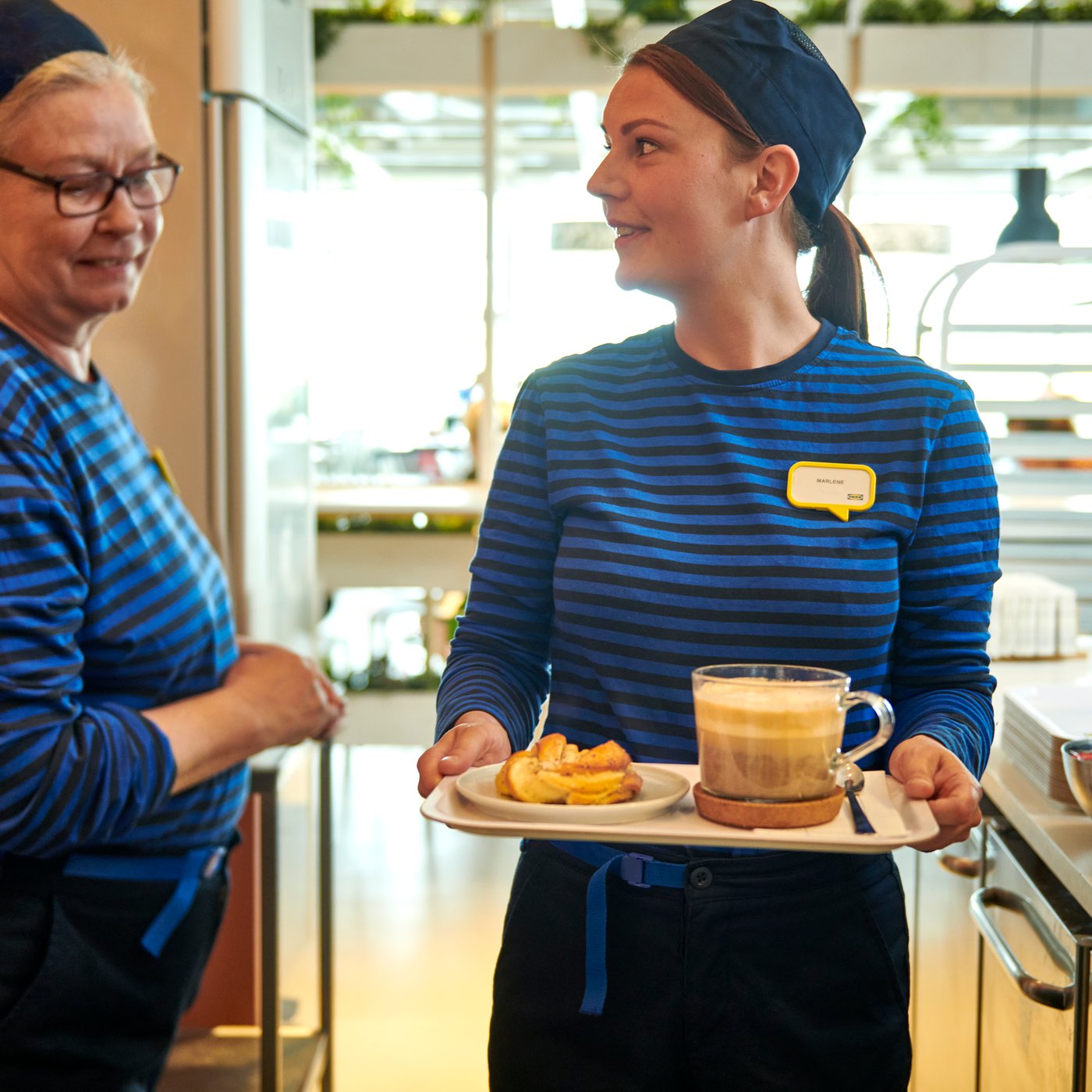 Two IKEA employees having lunch.